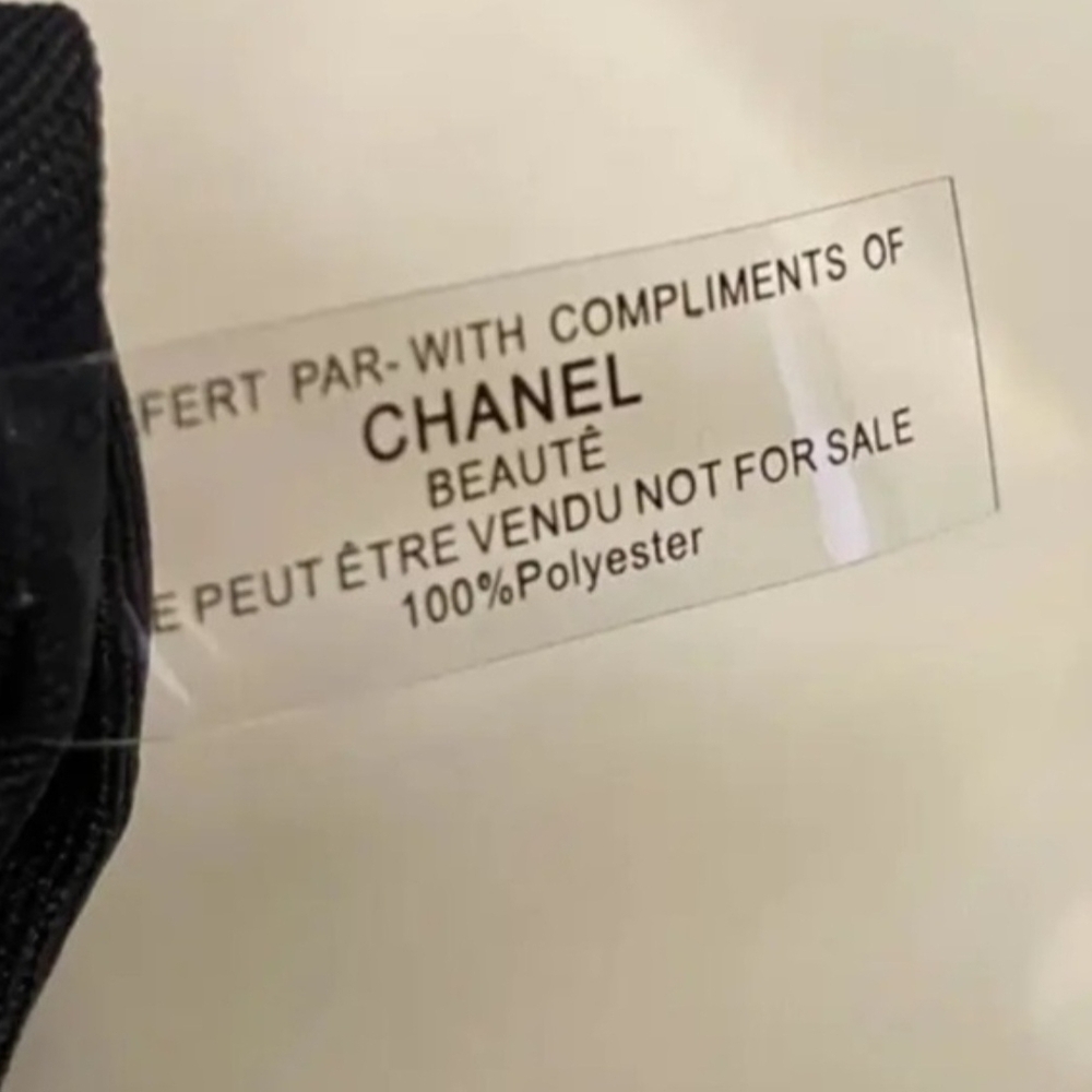 Chanel Cosmetic Bag - Picture 6 of 6